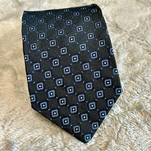 Roundtree & Yorke Black & Blue Patterned Silk NWOT Tie 3.5” Wide 60” Long